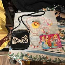 7-piece set (1 necklace, 3 bracelets, 1 keychain, 2 small bags) for girls.
