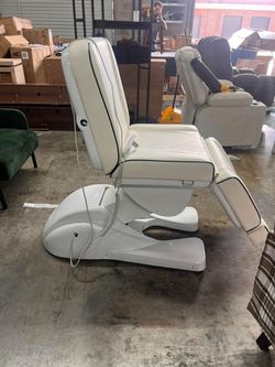 Spa Salon Cosmetic 3 Electric Motors Beauty, Massage Table Facial Bed Podiatry Chair **MISSING HEADREST & ARMRESTS WITH MINOR DETAILS**