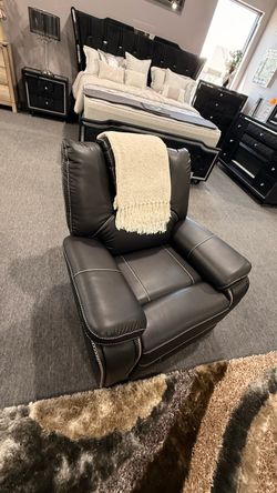 RECLINER CHAIR