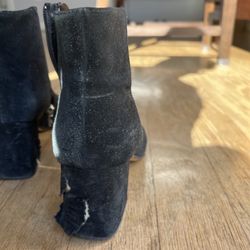 Women’s booties black suede 8.5, block heel