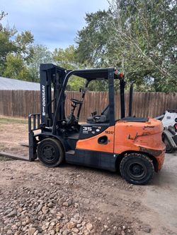 Doosan Diesel Forklift 7,500lb lift capacity