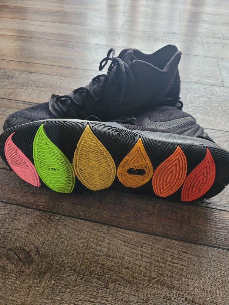 Kyrie Basketball Shoes Mens Size 10.5