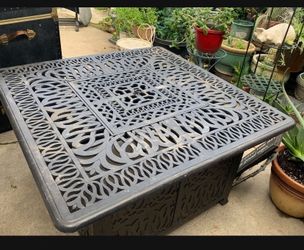 4’ table or chimney. Lightweight and beautiful I paid more than a 1,000