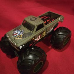 Hot Wheels V8 Bomber Monster Truck Large 1/24 Scale Monster Truck