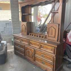 Dresser 