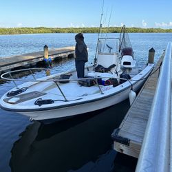 For Sale: Robalo 20 ft Center Console Fishing Boat with Yamaha VMAX 225** excellent condition  