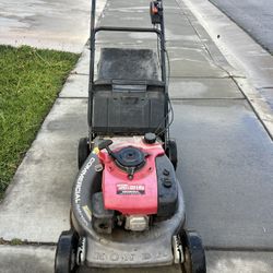 Lawn mower/ Maquina de cortar sácate
