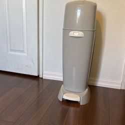 Diaper Trash Can 