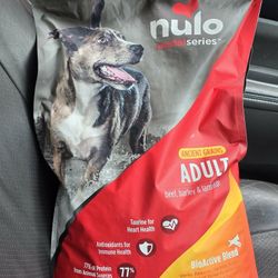 Nulo dog food (9.7lb/11lb remains)