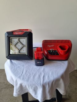 Lámpara de trabajo M12 /work light milwaukee