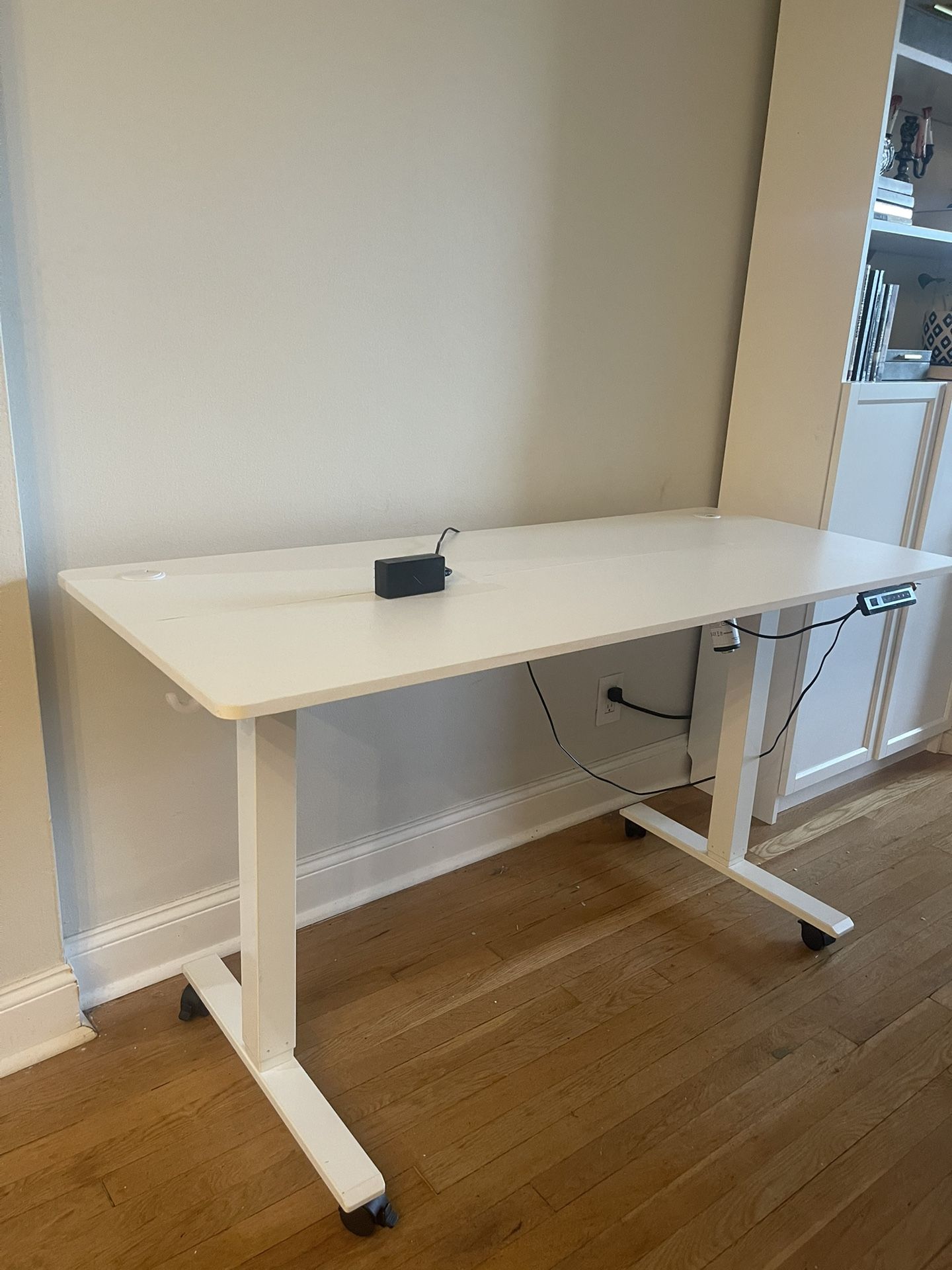 FEZIBO Electric Standing Desk, 55 x 24 Inches Height Adjustable Stand up Desk, Sit Stand Home Office Desk, Computer Desk, White