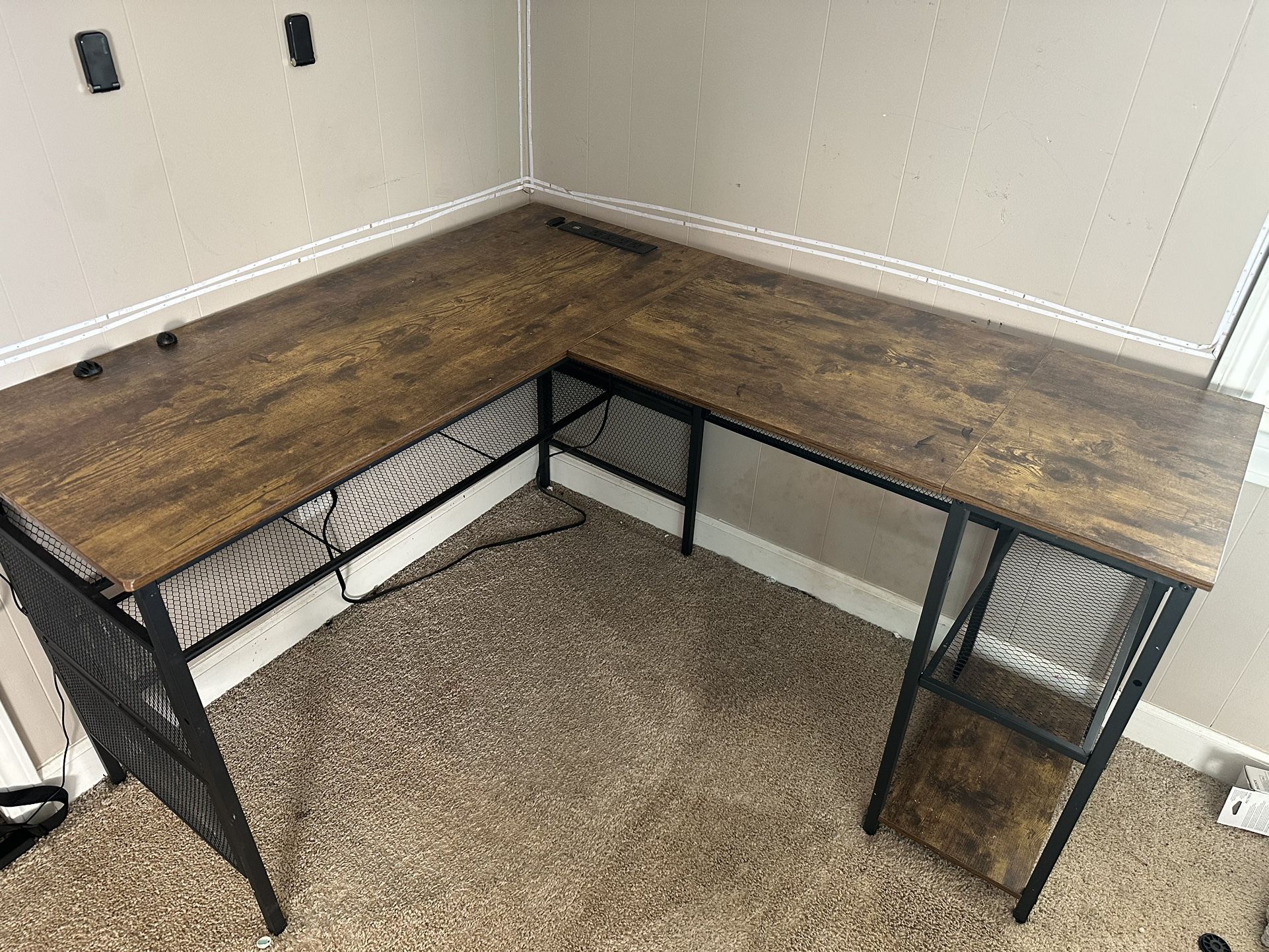 L Shaped Corner Desk w/ Outlets