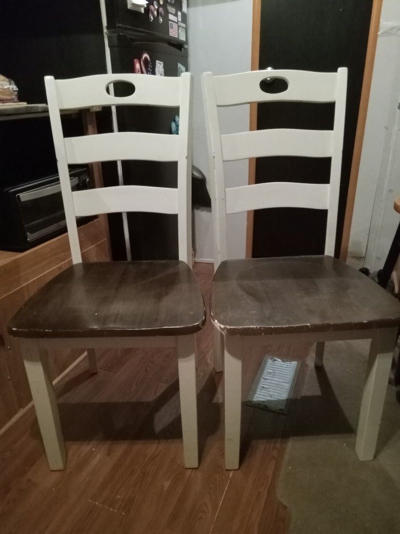 2 Dining Chairs, 20 and End Table 5