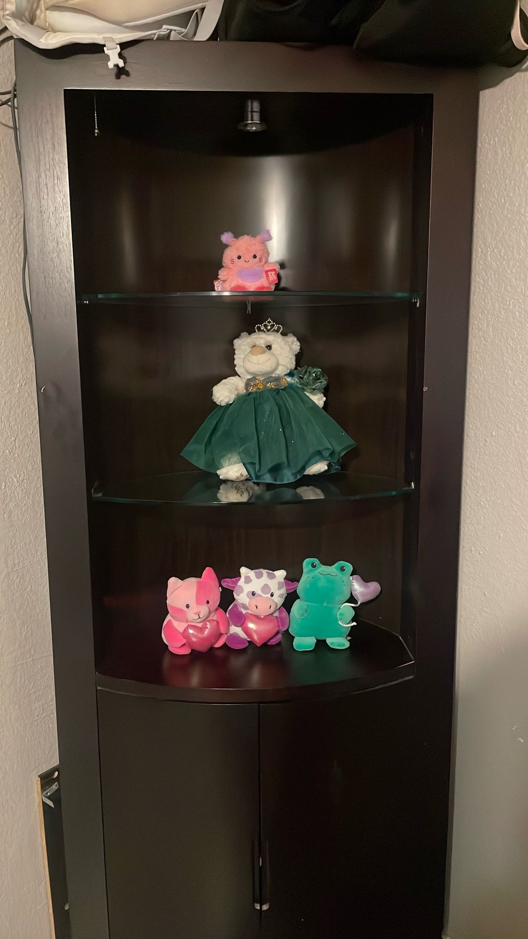 Corner shelf