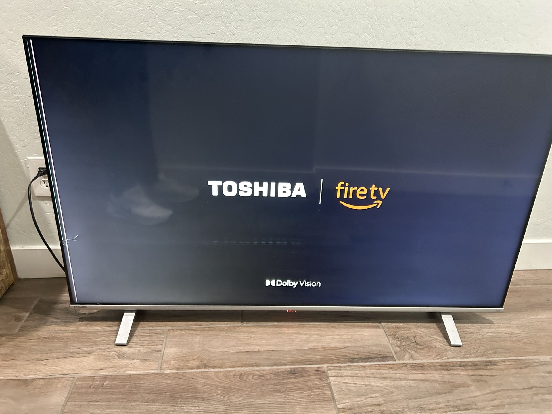 Toshiba 55 Inch With Dolby Slight Blemish And Line In Screen