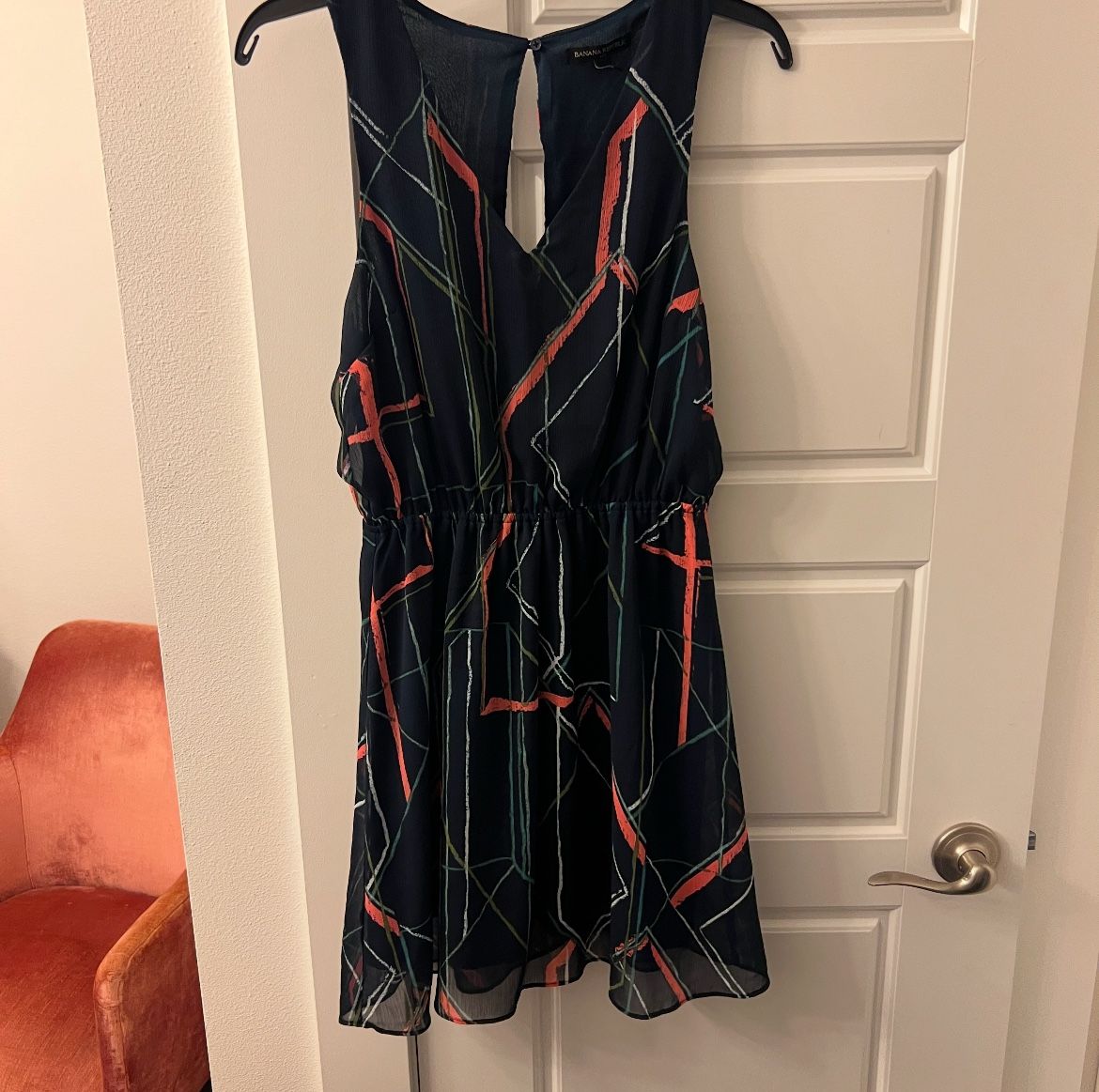 Banana Republic Dress Womens Sz 2 Navy Blue Abstract Blouson Sundress A-line  Stylish mini dress with geometric pattern. Sleeveless design. Perfect fo