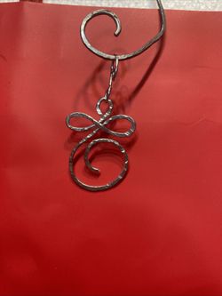 Pendant Hammered Wire Swirl 