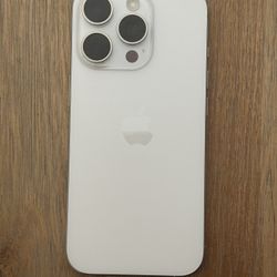 iPhone 16 Pro - White / 256GB (Cracked Front Glass)