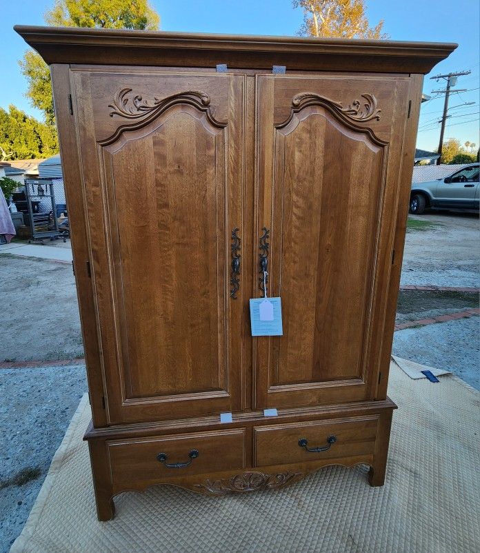 Ethan Allen Country French TV Media Cabinet  Armoire 64x48x24.75"