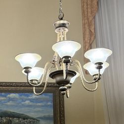 Elegant 5-Light Chandelier – Excellent Condition