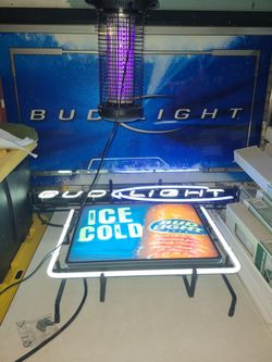 BUD LIGHT COLLECTOR'S...BUD LIGHT MIROR.. AND BUD LIGHT GLASS TUBE NEON LIGHT.. HAS DIMMER ON IT..LIGHT IS IN GREAT CONDITION TEST IT BEFORE YOU BUY I