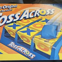 Mattel Games Toss Across Kids Outdoor Game, Bean Bag Throw for Camping & Family Nights, Get 3-in-a-Row for 2 to 4 Players