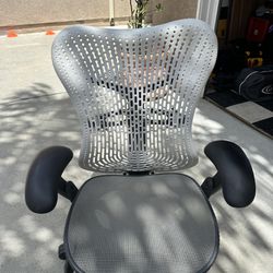 Herman Miller mirra Chair