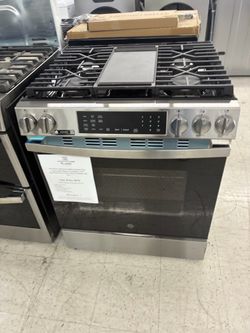 $879 GE Stainless Steel Gas Range with Griddle