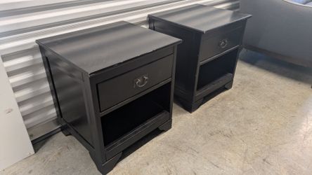 Modern nightstand end table. Free delivery 👍