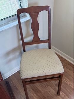 Folding Chairs. (4)