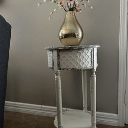 ACCENT TABLE 