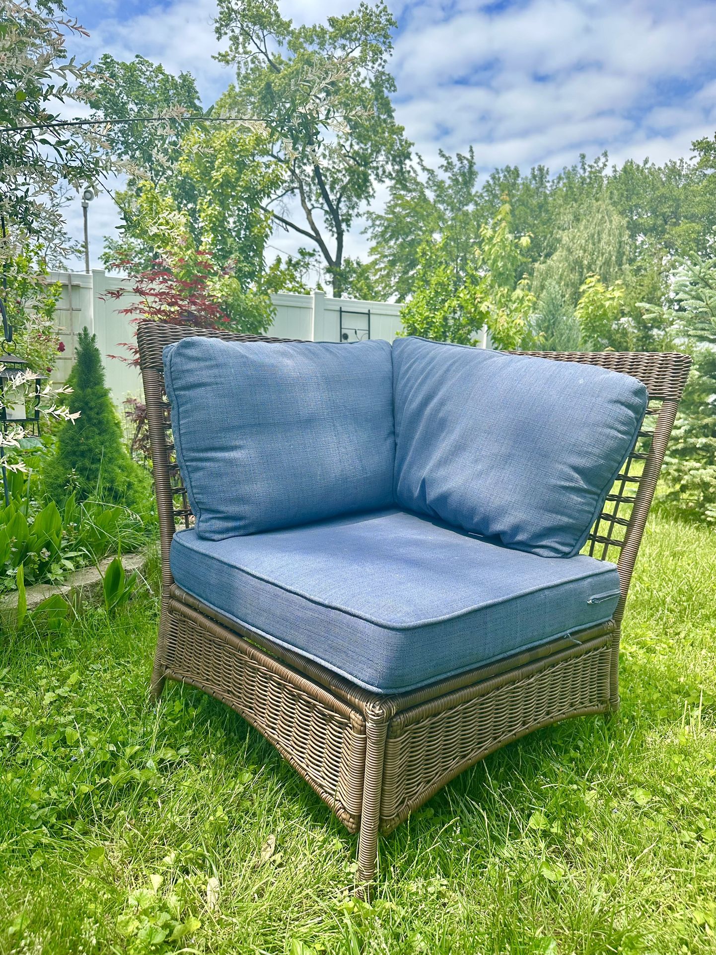 Outdoor Wicker Sectional Corner Chair with Cushions H35/Seat with cushion 18/D38/L Sides 32/32 $ 70