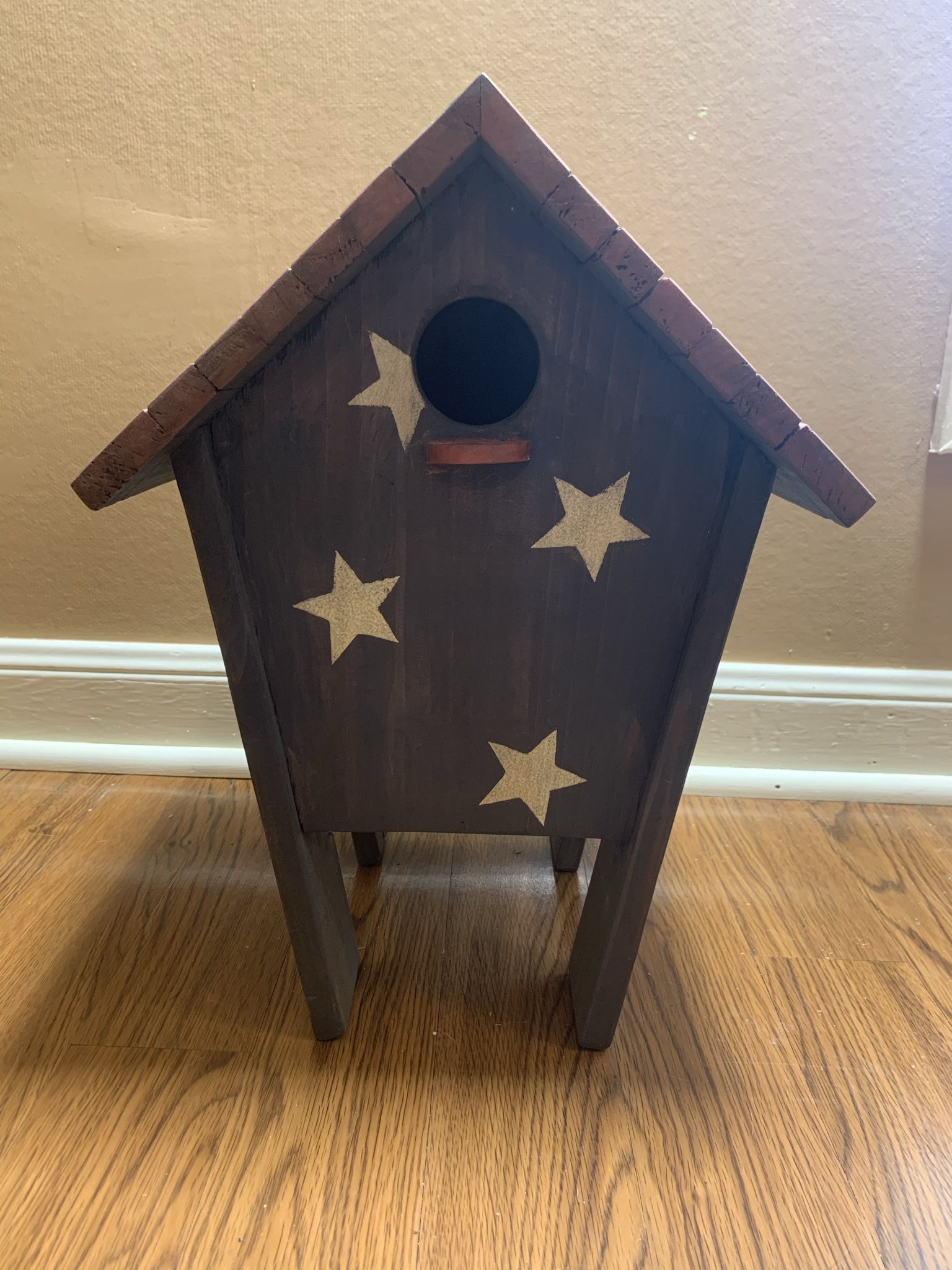 Star Printed Birdhouse Decor!