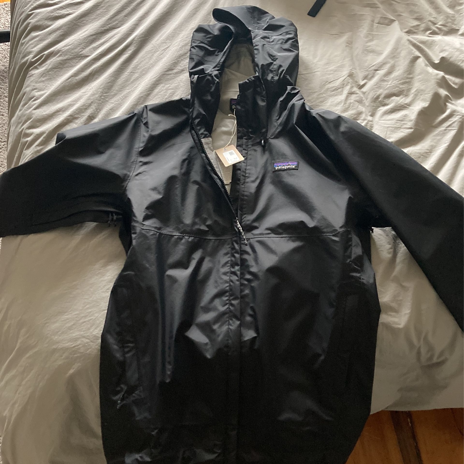 Patagonia Mens Torrentshell Raincoat NWT (Small)