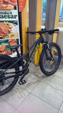 Trek marlin 5 mountain bike 29 in M black/gold