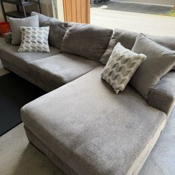 Grey Sectional W Chaise 