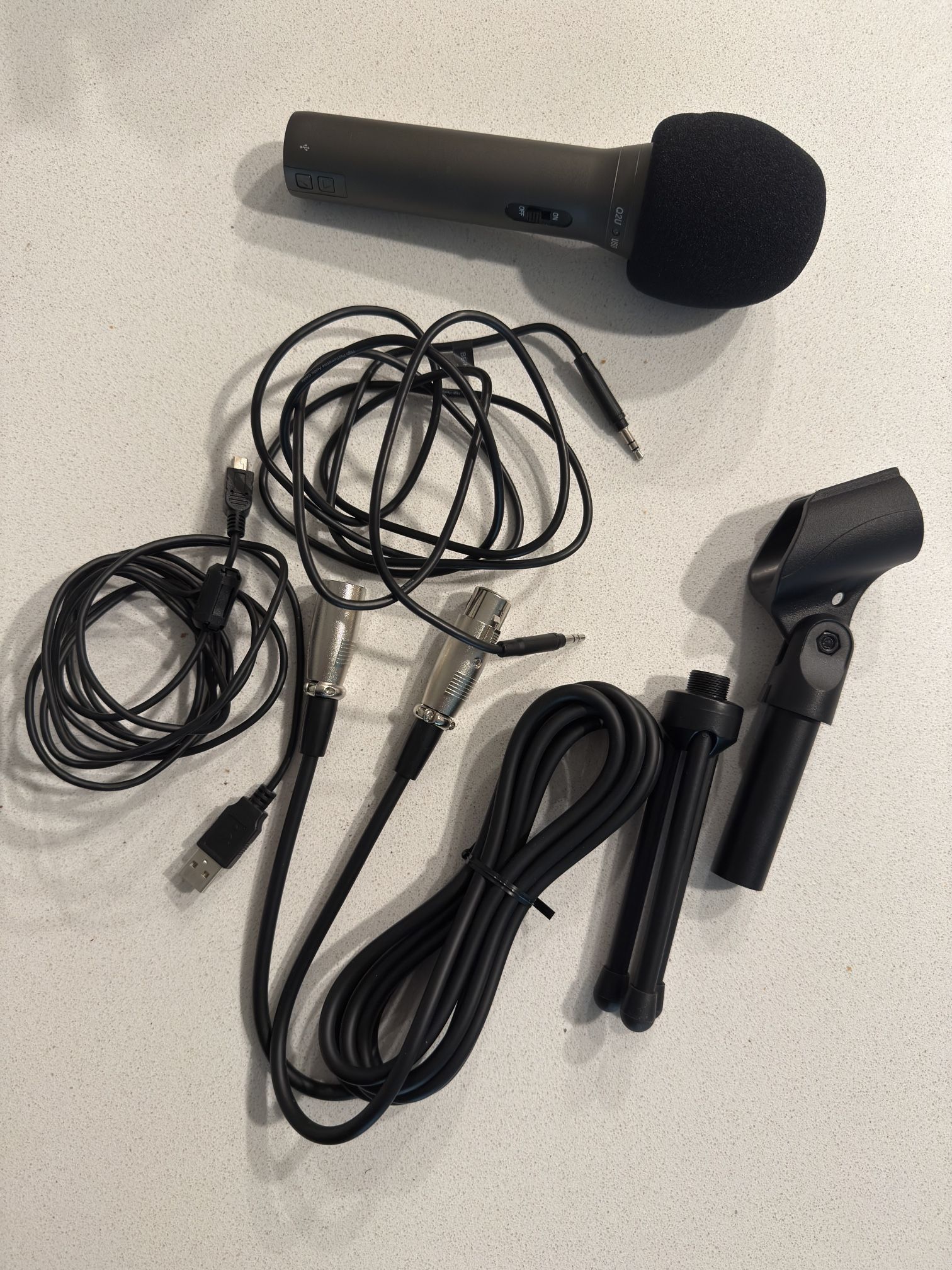 Samson Q2U Handheld Dynamic USB Microphone Recording and Podcasting Pack
