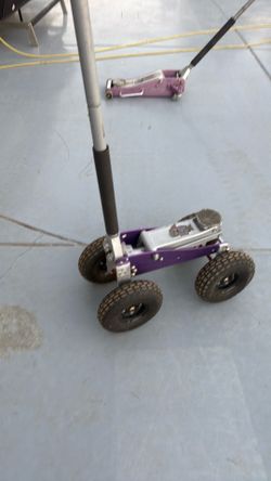 Big wheel floor jack