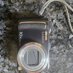 Panasonic DMC-TZ4 NEAR NEW 