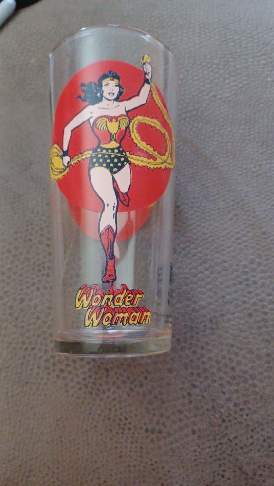Wonder Woman Pepsi glass. (1976)