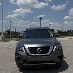 2018 Nissan Pathfinder SV