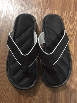 Men’s flip flops size medium 9