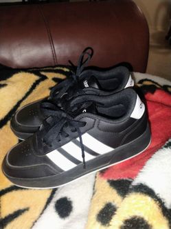 ADIDAS  BOYS SIZE 4 SHOES