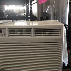 23,000 Btus Window Air Conditioning With Heating $400