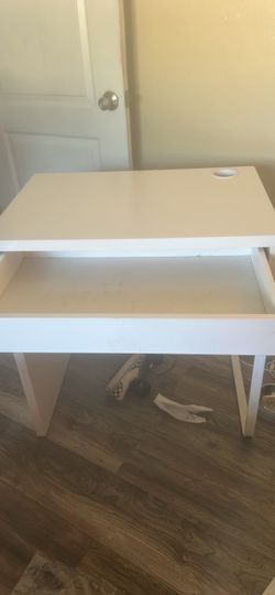 White desk w/ drawer