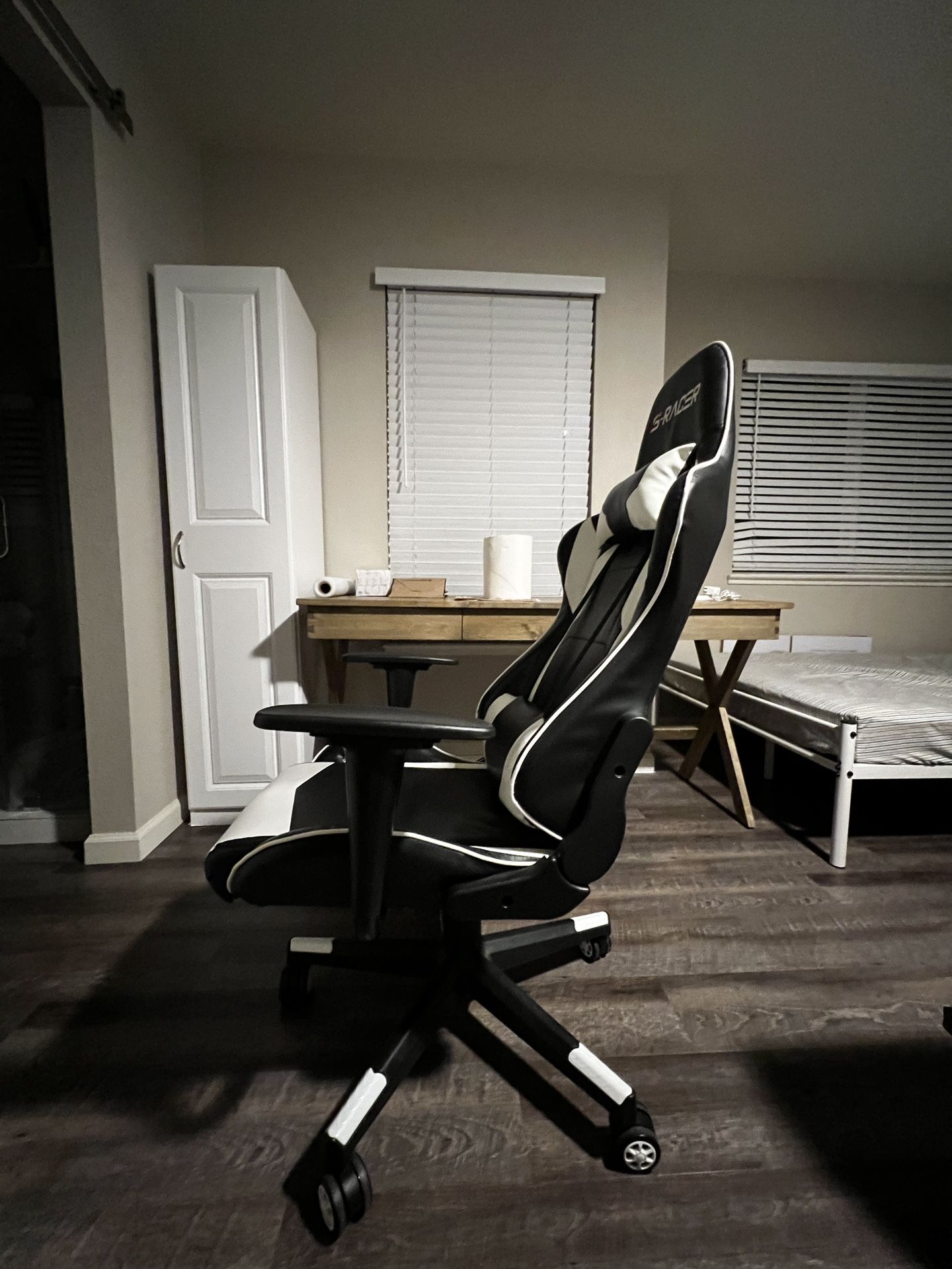 Gaming Chair W Accessories $1200 for Sale in Yonkers, NY - OfferUp