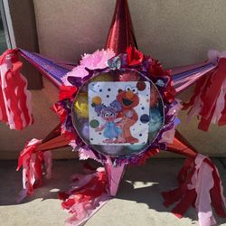 Elmo Star Pinata With Balls 