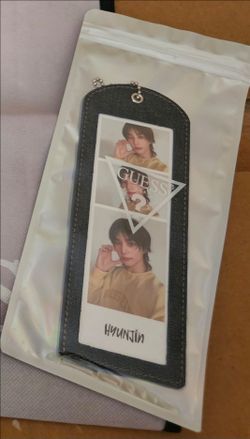 Guess stray kids hyunjin pc polaroid keychain