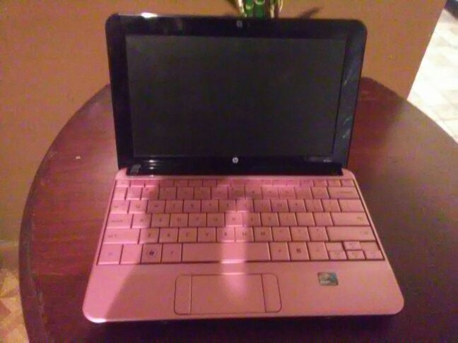 HP Mini 110 Pink PC Laptop (needs Charger)
