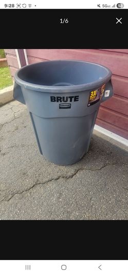55 Gallon Brute trash can